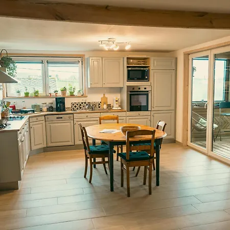 Lakeside Retreat With Panoramic Deck Lägenhet Froid-Chapelle